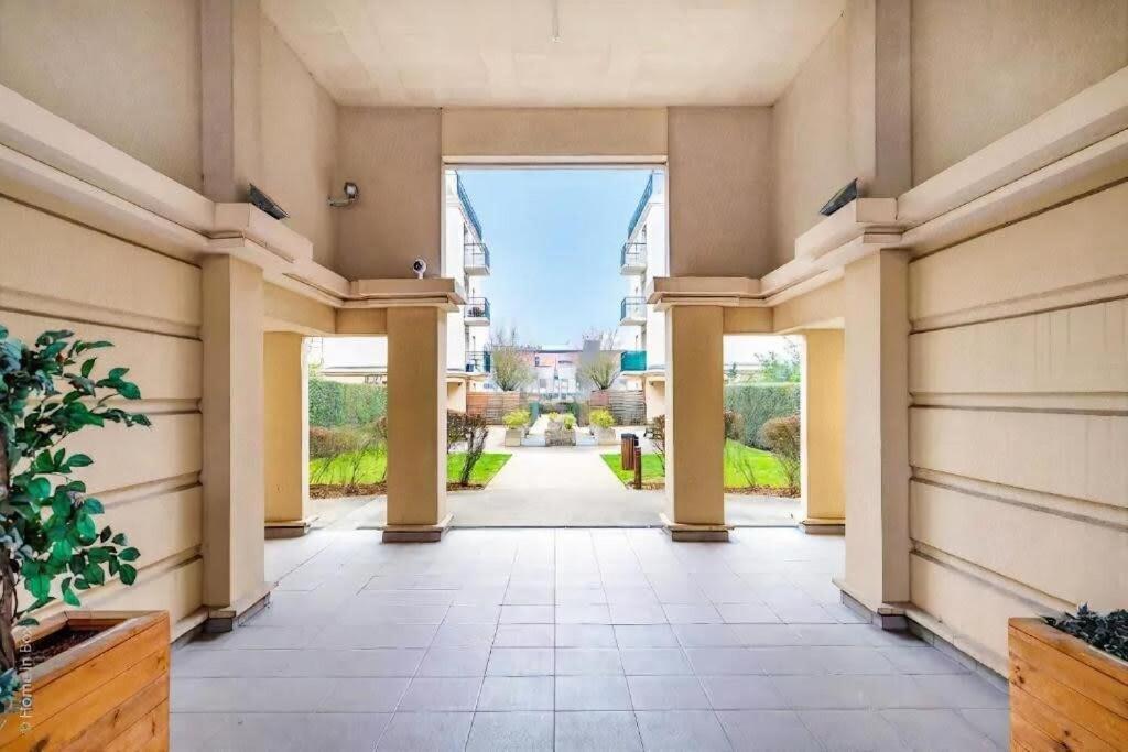Apartment S10 Shopping Center Serris